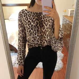 ✨Karen Kane Soft Cheetah Print Flow Sleeves Blouse